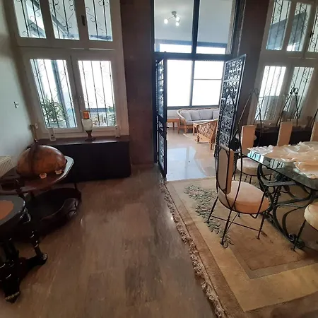Australian In , Sleeps Up To 12 Persons , New To The Villa