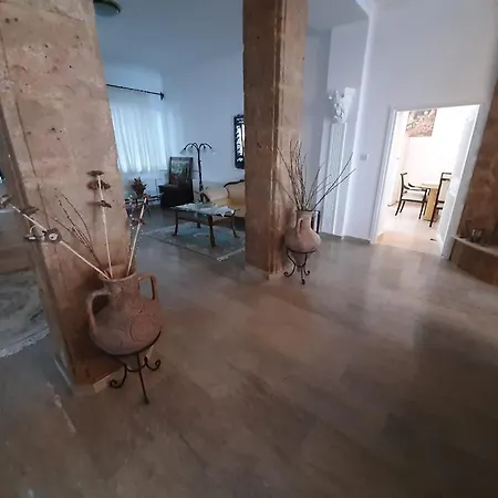 Australian In , Sleeps Up To 12 Persons , New To The Villa *