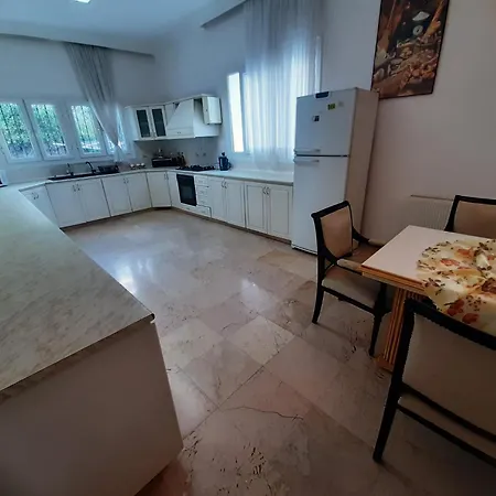 Australian In , Sleeps Up To 12 Persons , New To The Villa *