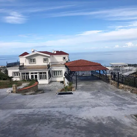 Villa Australian In , Sleeps Up To 12 Persons , New To The *