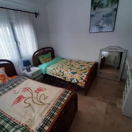 Australian In , Sleeps Up To 12 Persons , New To The לאפיטוס