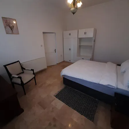 Australian In , Sleeps Up To 12 Persons , New To The