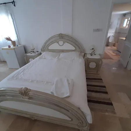 Australian In , Sleeps Up To 12 Persons , New To The *