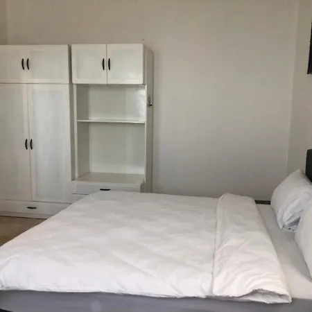 Australian In , Sleeps Up To 12 Persons , New To The * לאפיטוס